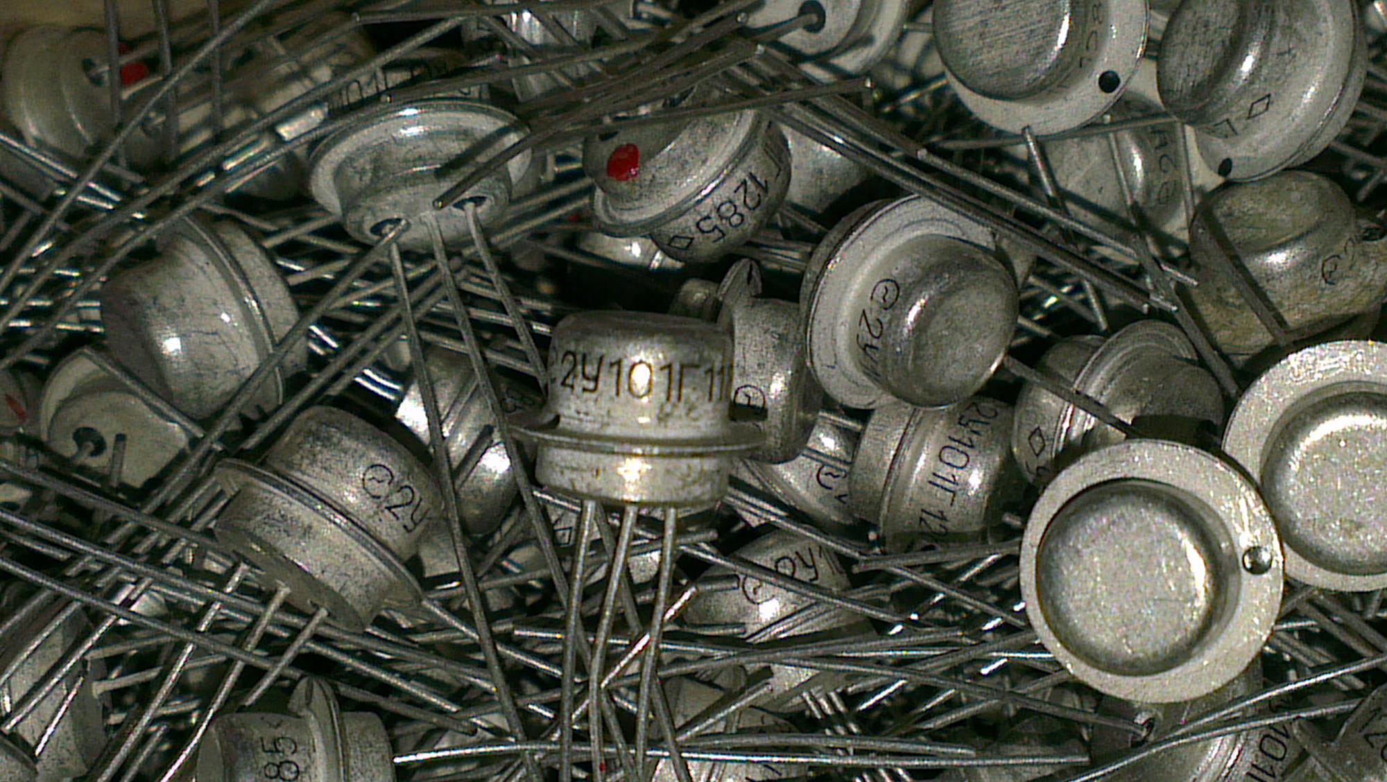 Германиевые транзисторы. 2у101б. Сплавной транзистор. Германиевые и кремниевые транзисторы.