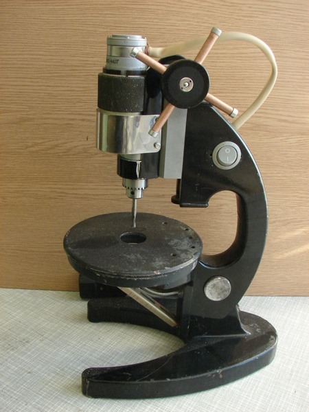 сверлильный станок из микроскопа своими руками