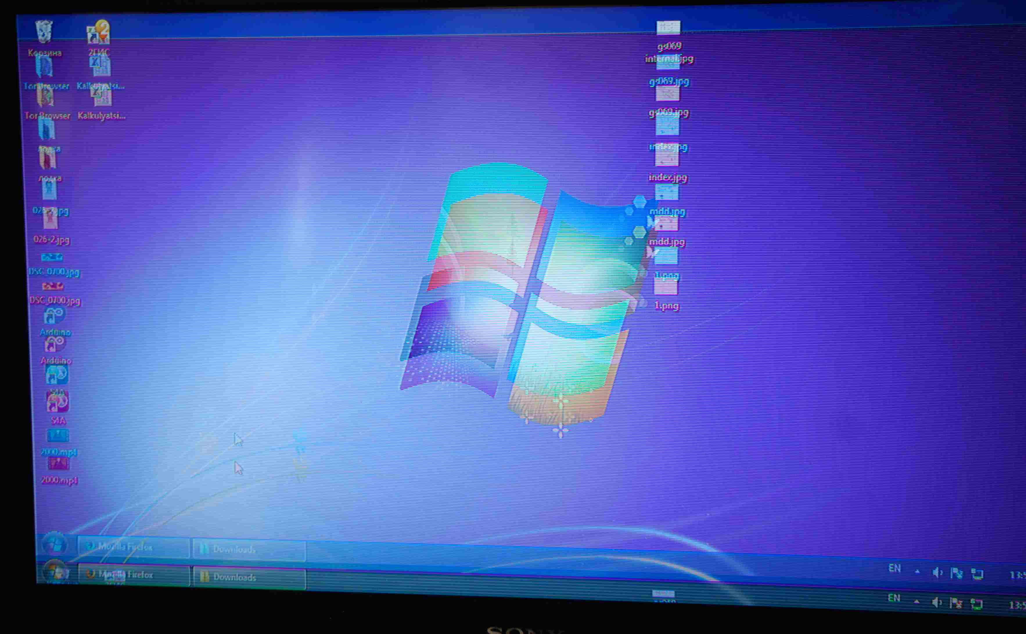 Буквы на экране ноутбука. Раздваивается изображение на мониторе. Экран монитора компьютера. Двоится изображение на мониторе. Двоение изображения на мониторе.