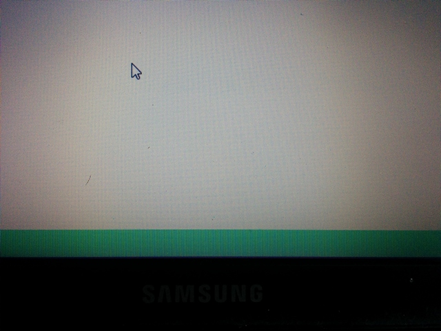 Полоса снизу экрана. Зеленая полоса на экране ноутбука. Полоса внизу экрана монитора ноутбука. Черная полоса внизу экрана ноутбука. На ноутбуке полоса снизу экрана.